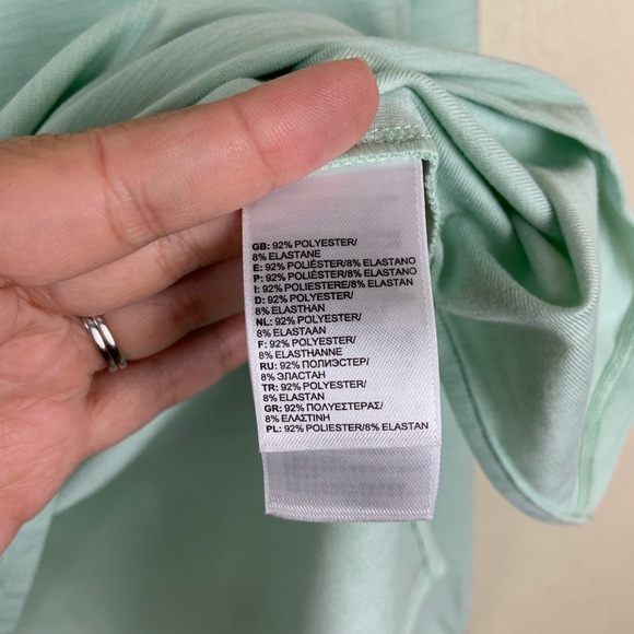 The North Face Motivation Flashdry Cropped Hoodie - Picture 8 of 8